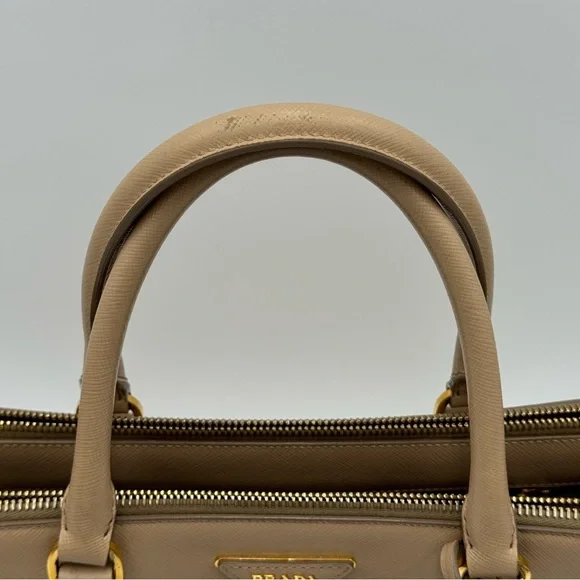 (SOLD) Prada Stefano Leather Galleria Front Pocket Crossbody - Picture 6 of 17